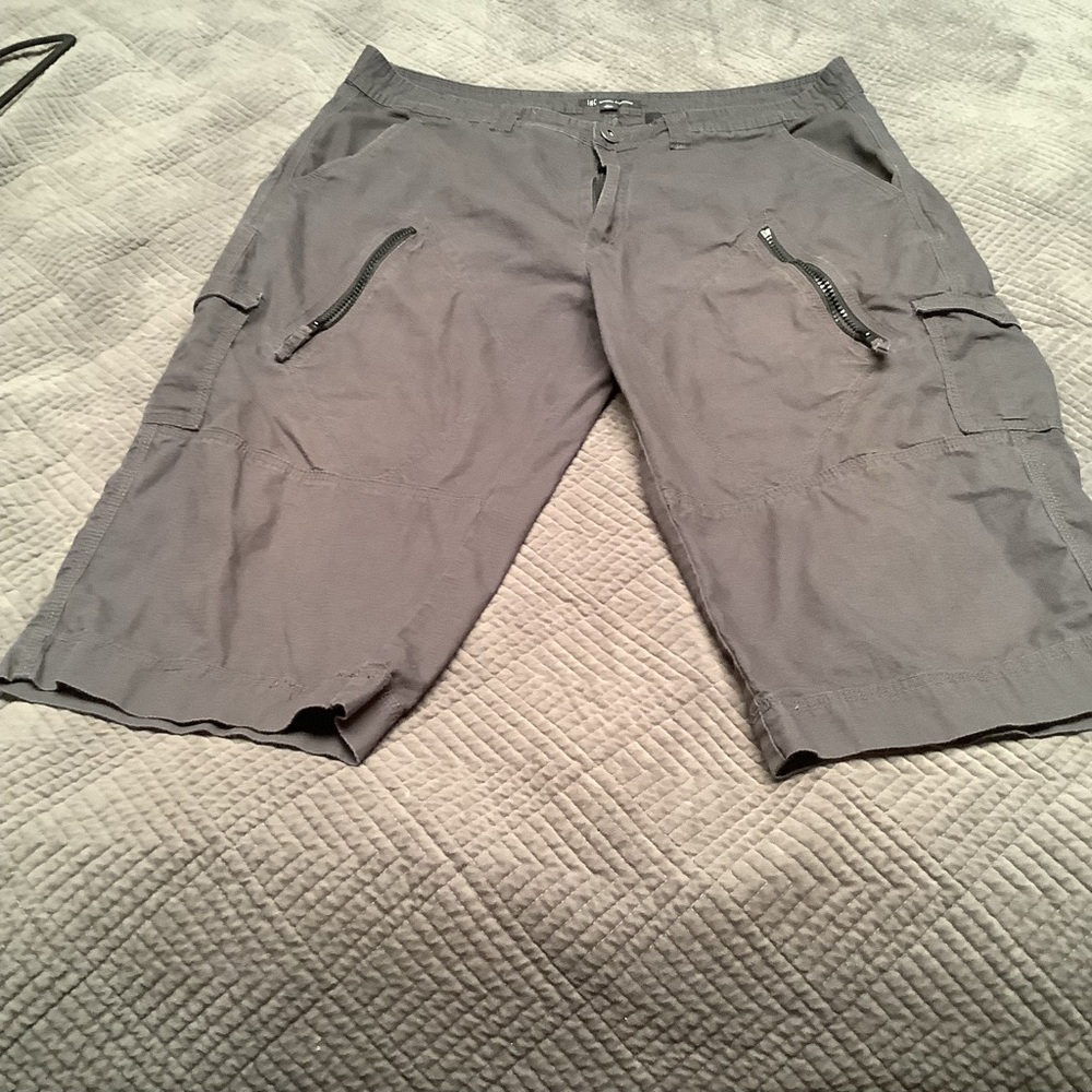 INC International Concepts Black Cargo Pants, inseam 17”. 551